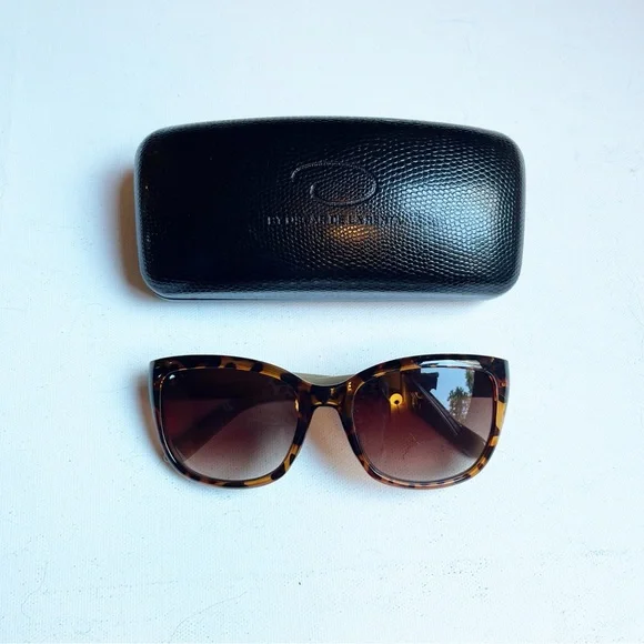 Oscar De La Renta Vintage Tortoise Shell Sunglasses Sunnies with Case - Picture 1 of 4